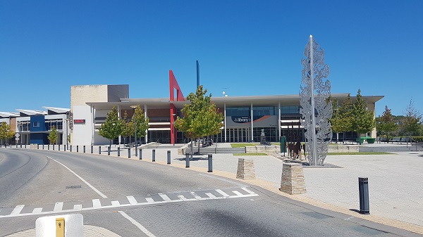 Ellenbrook_library_from_Main_St